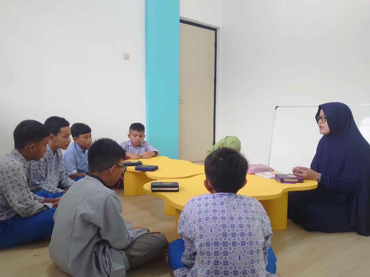 Kegiatan belajar di Assahra